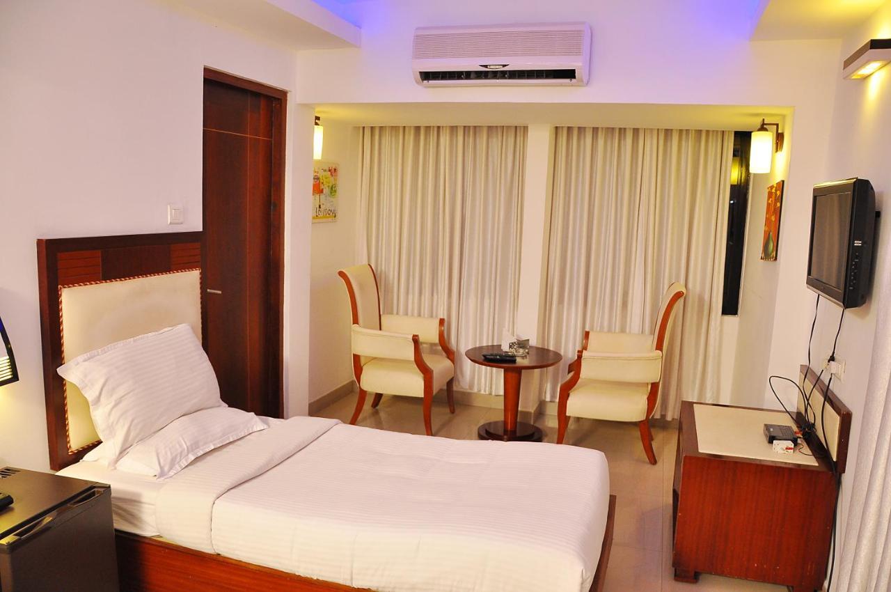 Hotel Luciya Kochi Exterior foto