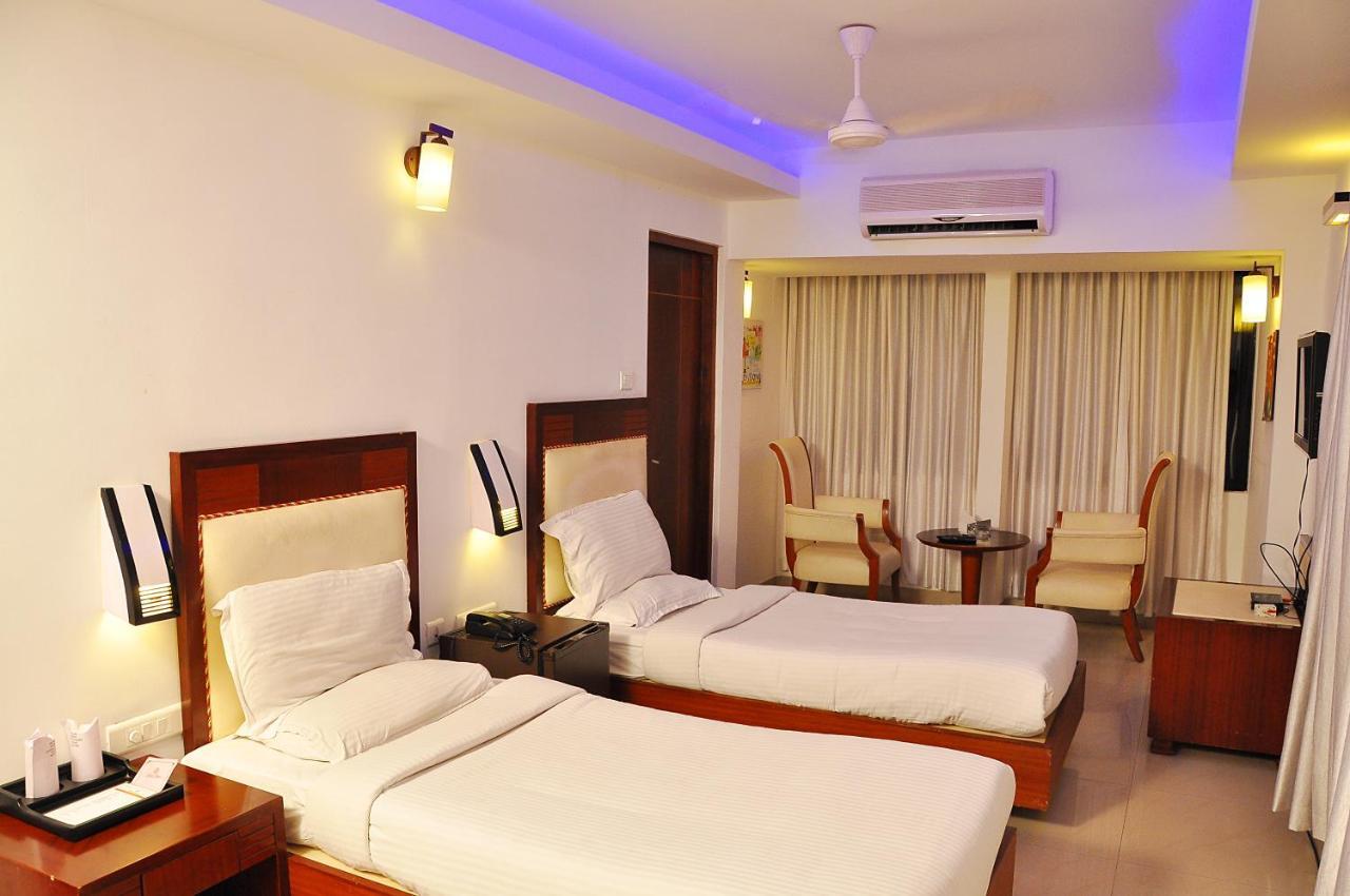 Hotel Luciya Kochi Exterior foto
